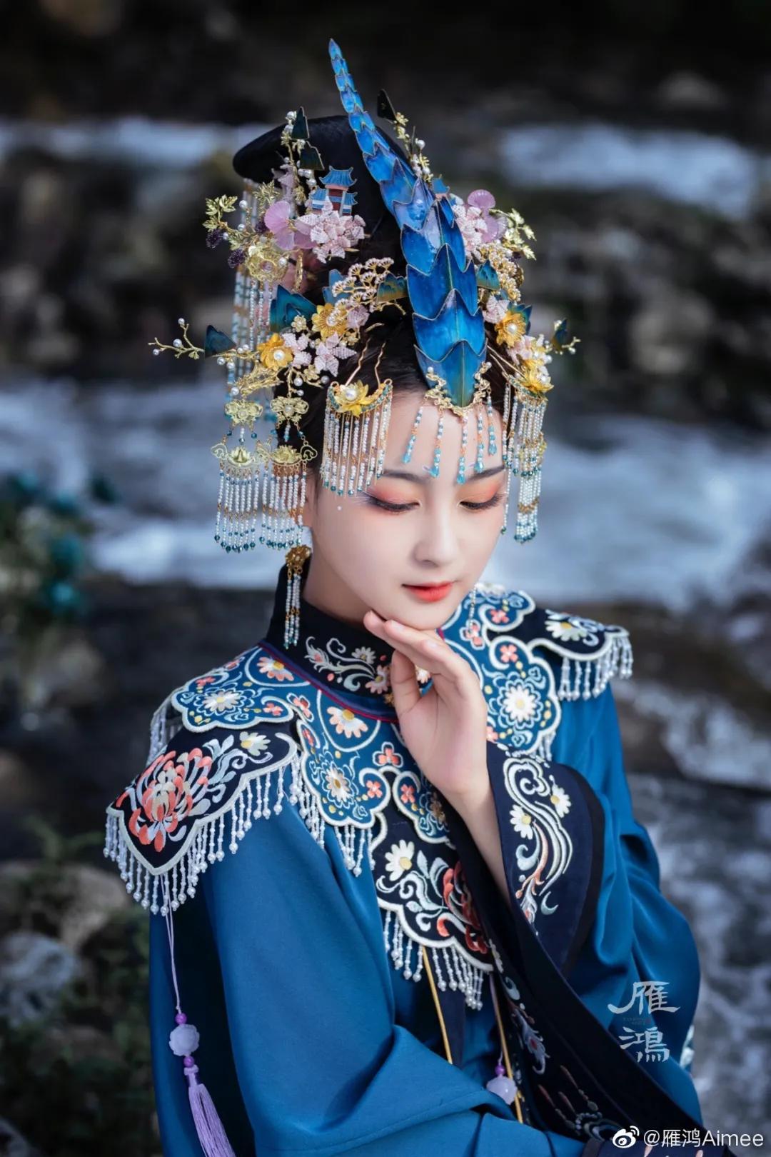 护士小姐用5毛钱的易拉罐，随手一剪猛翻千万倍，网友：手艺牛逼