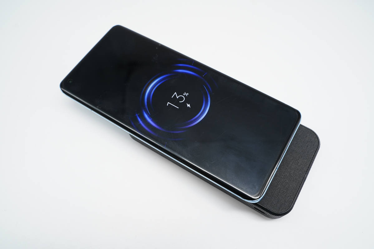 mophiepowerstationwirelessxl评测,苹果对比anker磁吸充电宝