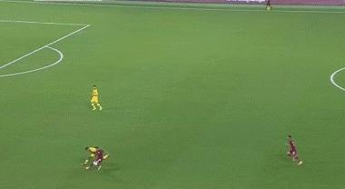 国足让人喷饭的爆笑gif,国足搞笑球场图