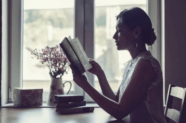 屁股上坐出来的黑色印子怎么消除,长期坐着屁股两边有黑印子怎么办