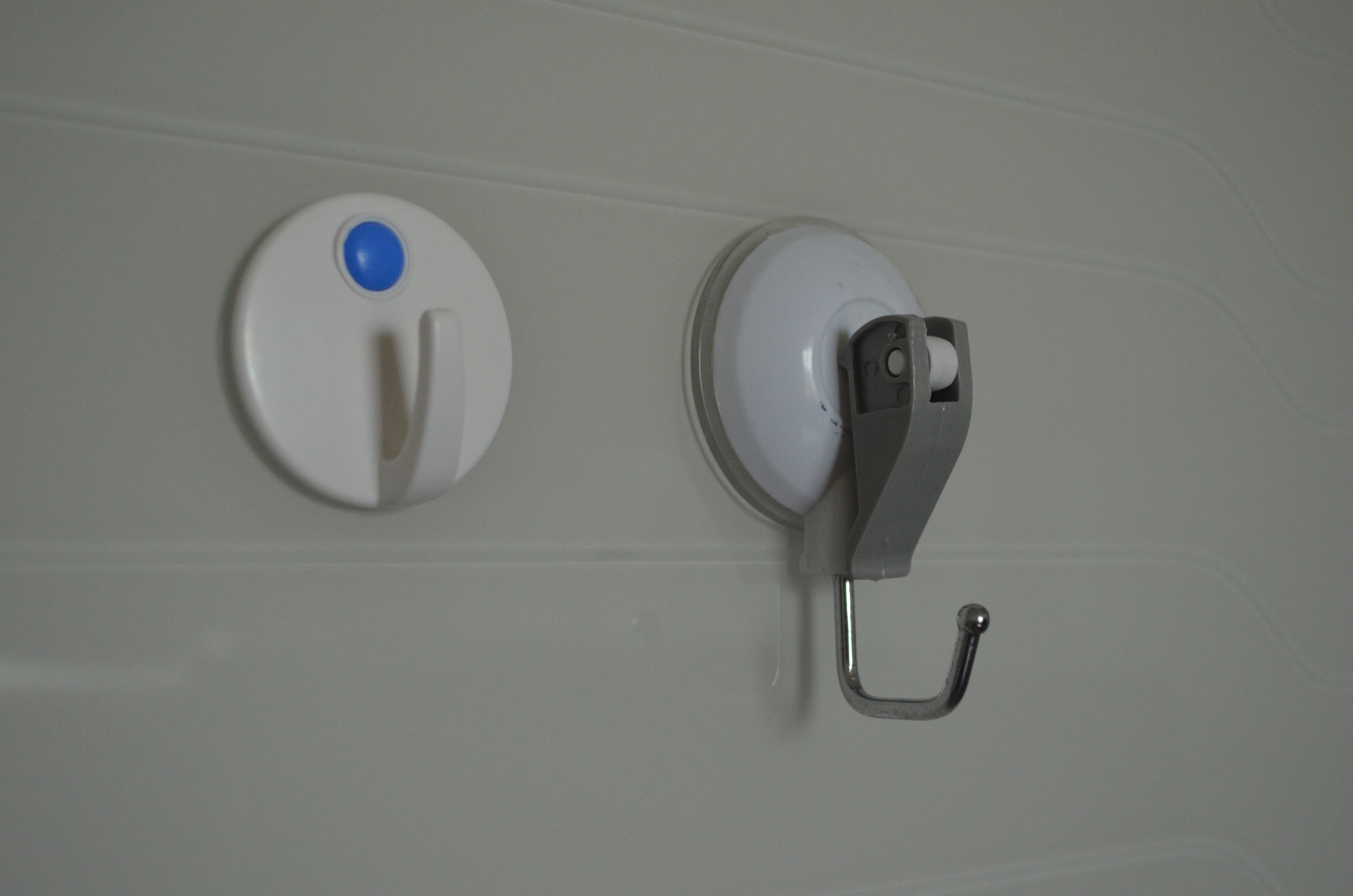 挂钩要怎么粘才不容易掉,自粘挂钩不粘了怎么办