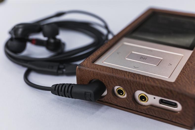 铁三角ls50is和森海塞尔ie40pro,森海塞尔ie40pro