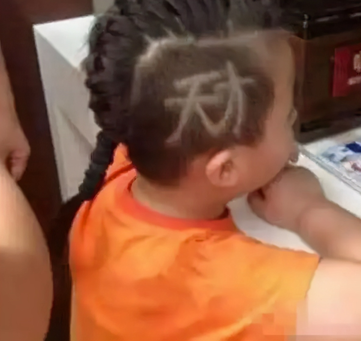 这些小孩的发型，你见都没见过