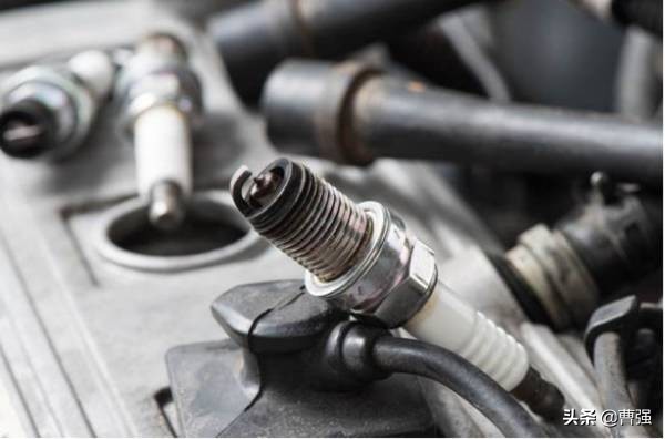 火花塞提前换还是等有症状了再换,火花塞为什么要两万公里一换