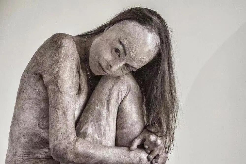 女童被妈妈饿成干尸,亲爸狂扇婴儿巴掌:你不知道,孩子有多爱你