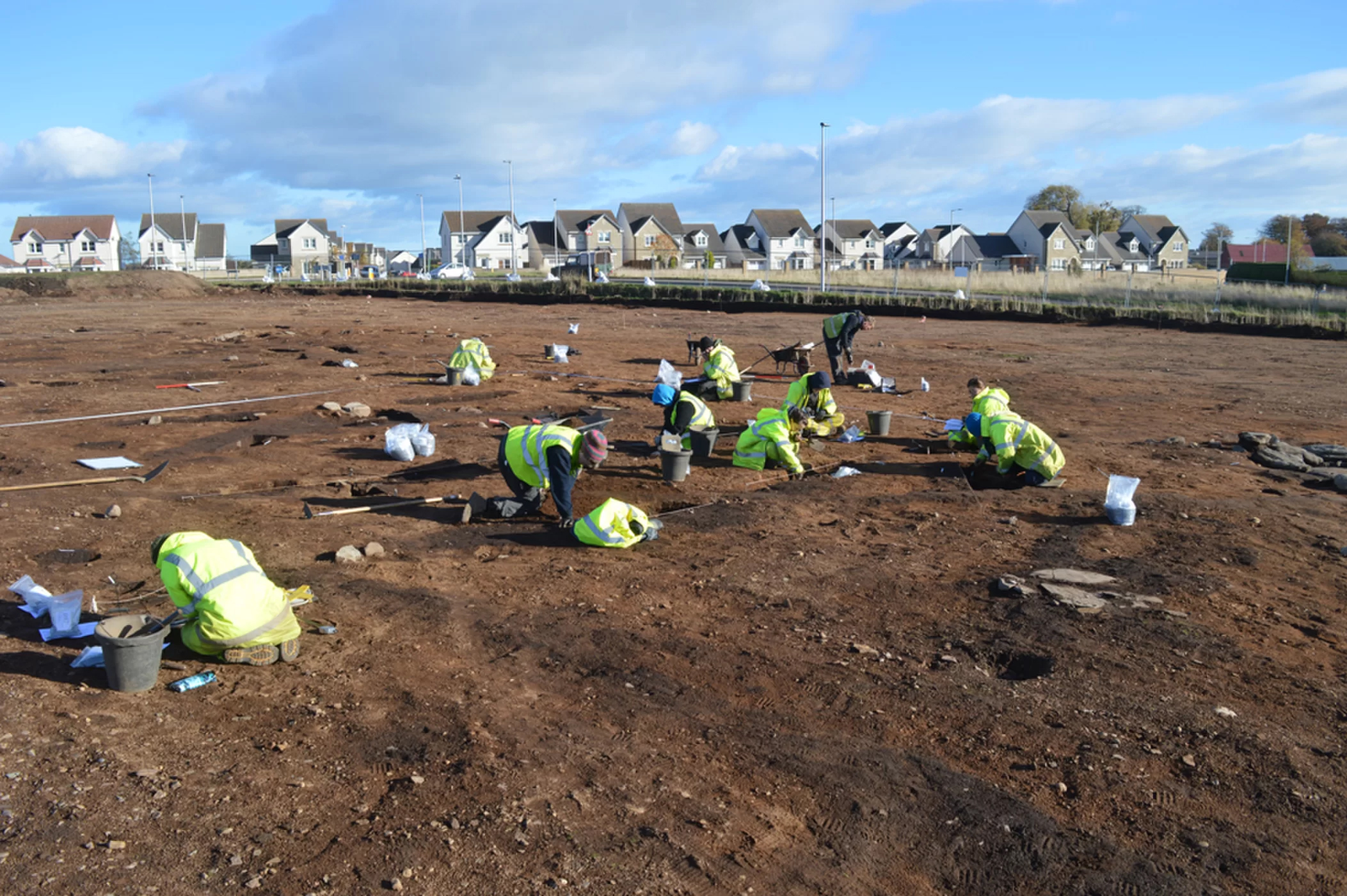 英国球场多少钱,英国挖出2300年前青铜器