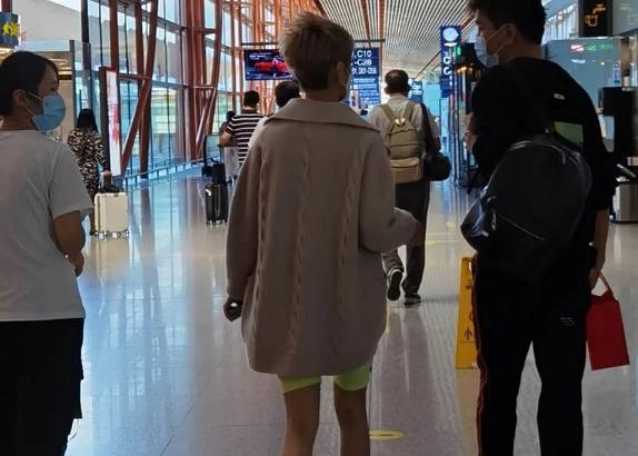 宁静做客李佳琦直播间,李佳琦和宁静最新视频