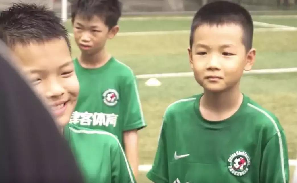 三个中产娃的暑假：每个孩子至少5个兴趣班，总开销4-8万