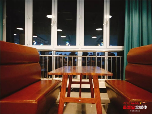 我说这是*安泰**一所大学里的餐厅，你信吗？