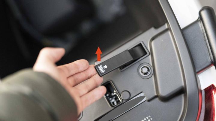 大灯炫酷有型,九号e100大灯效果