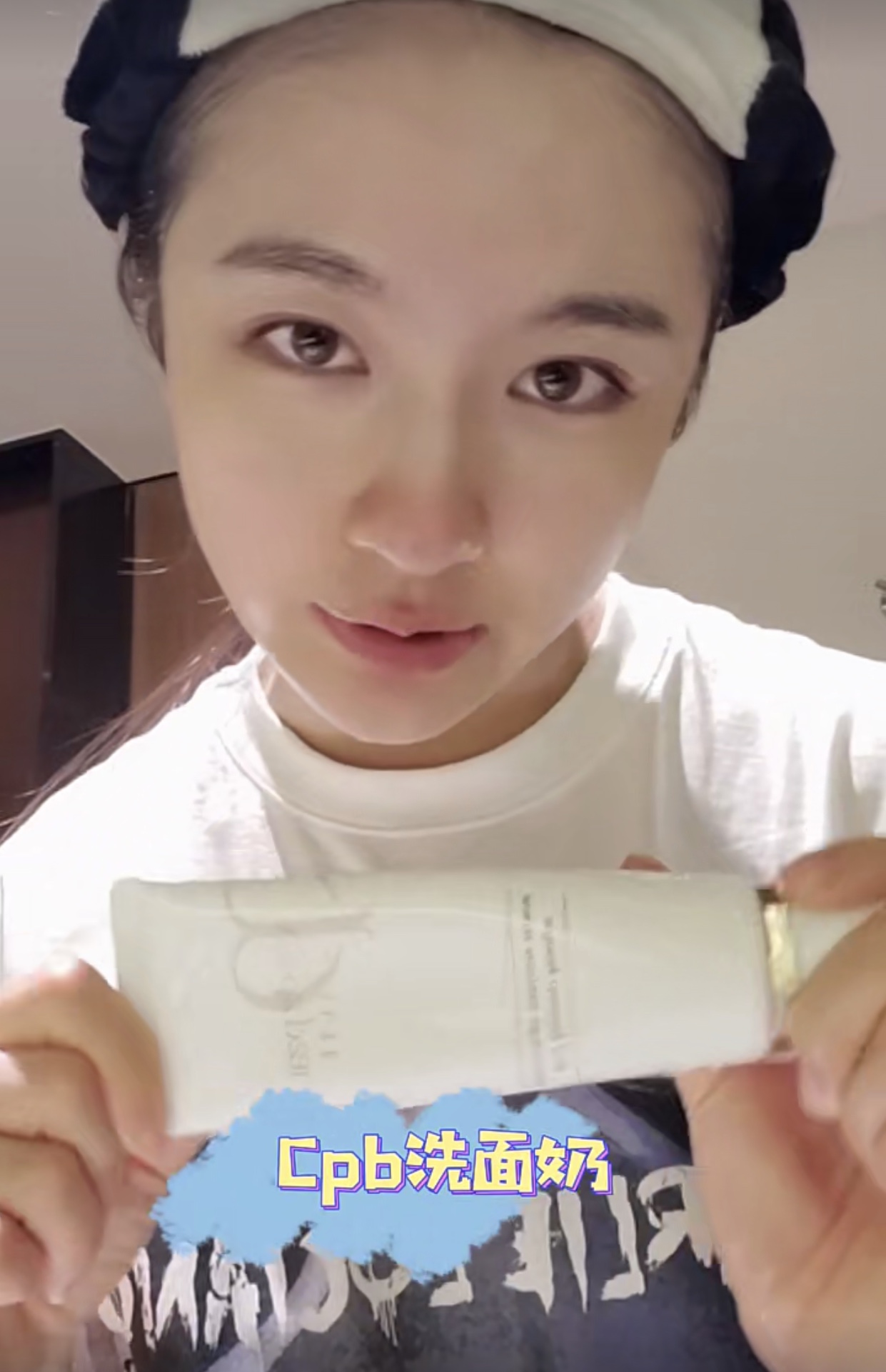 李兰迪卸妆视频:大大方方分享素颜,用的产品也很平价