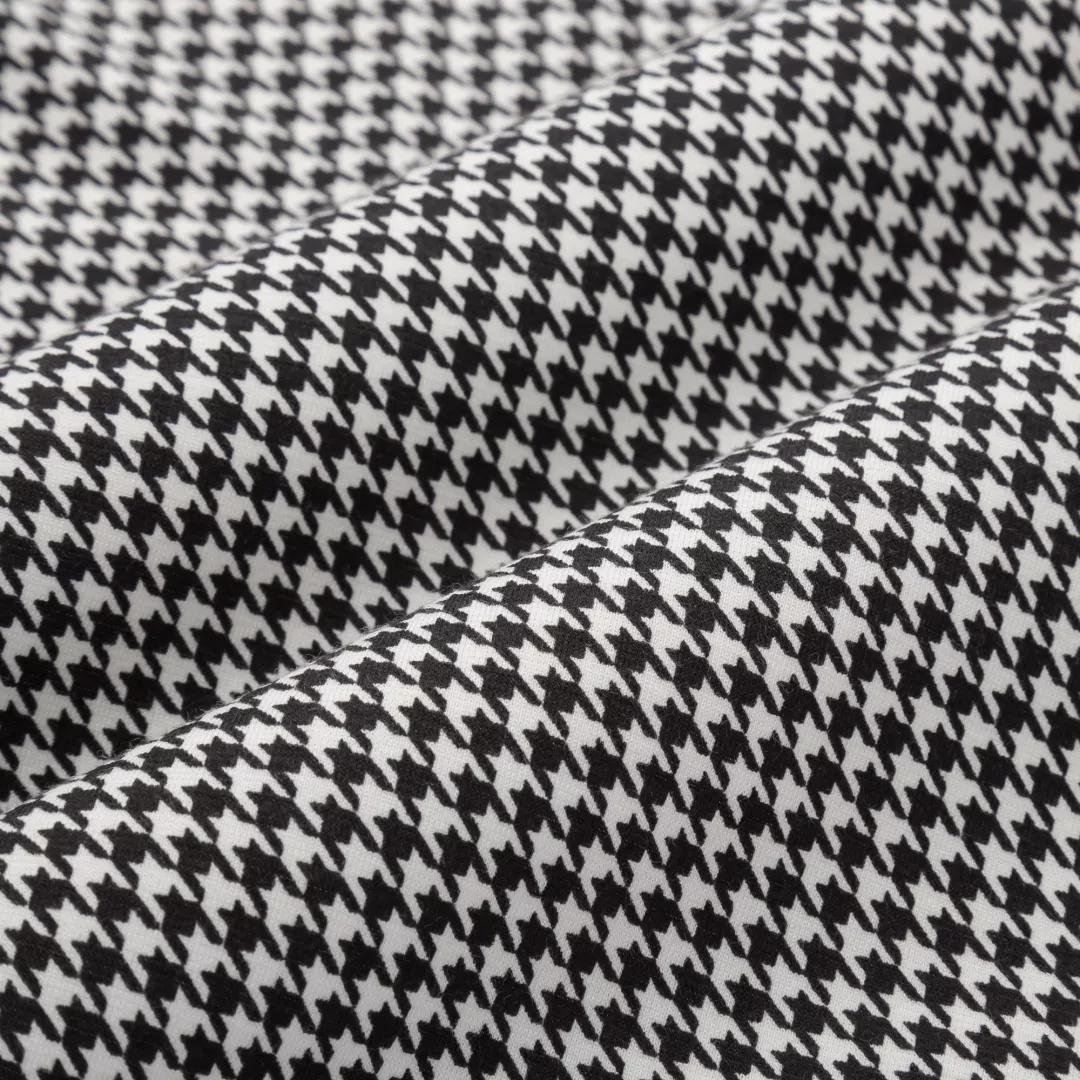 冬天下身穿暖和还是上身穿暖和,冬天想穿的很薄也保暖怎么穿