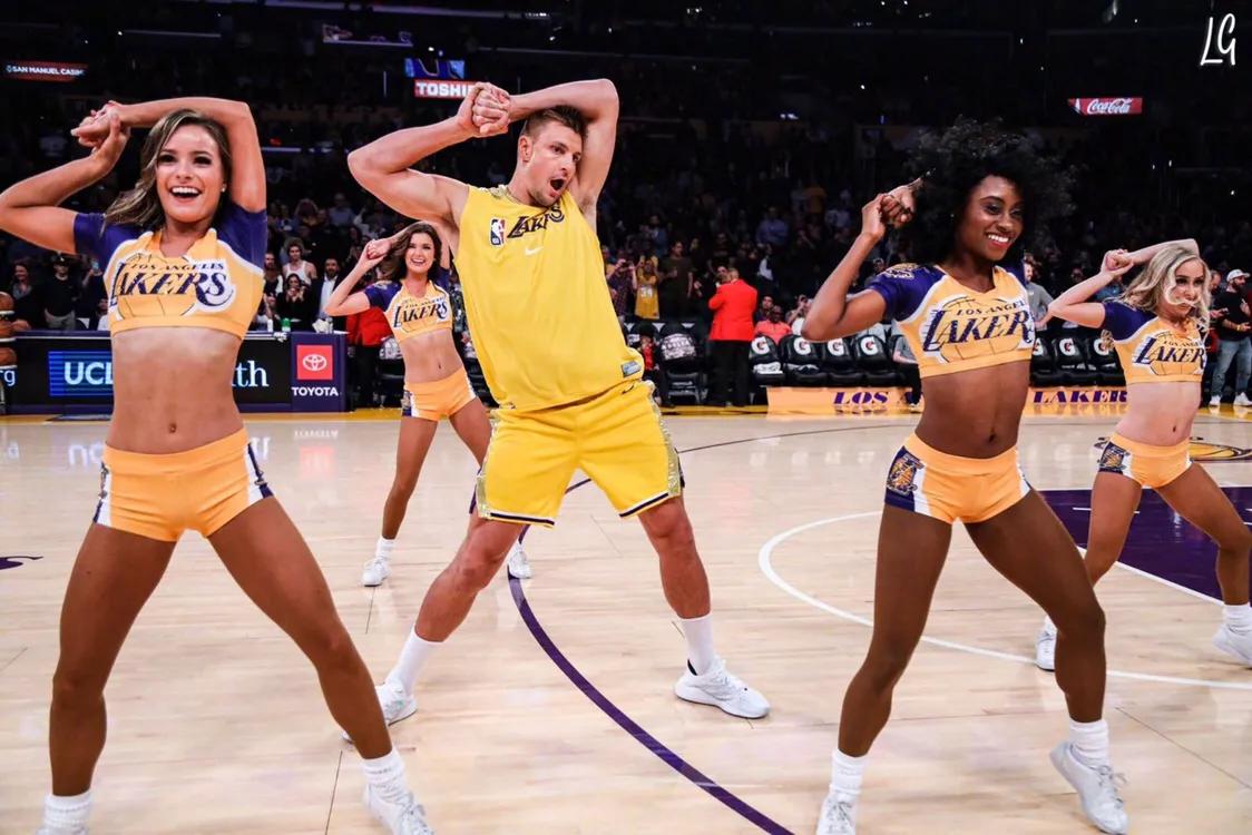 上周NBA常规赛各主场啦啦队图集