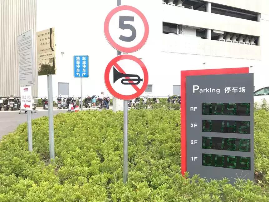 costco超市开业第一天大妈抢货,costco大妈