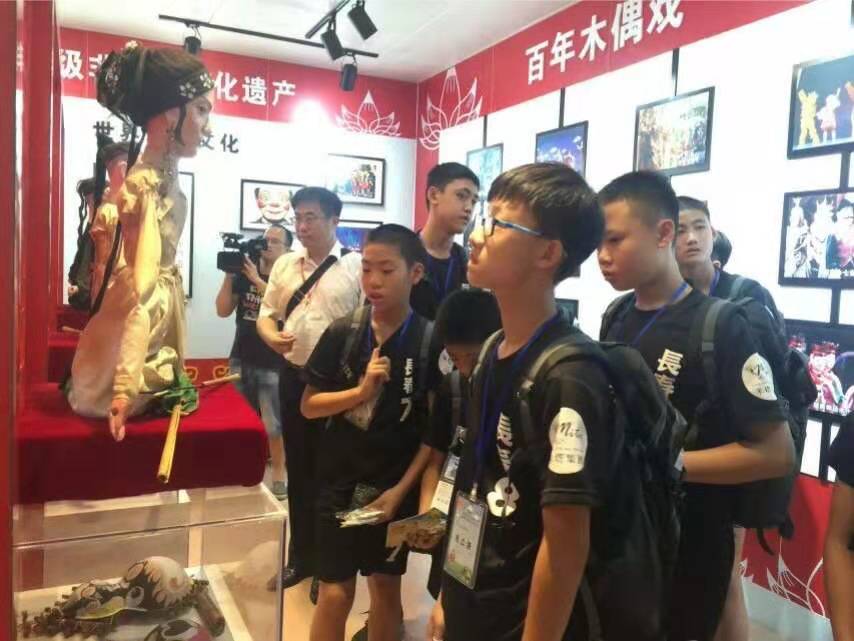 心相连手相牵广场舞背面,心相连手相牵广场舞短视频