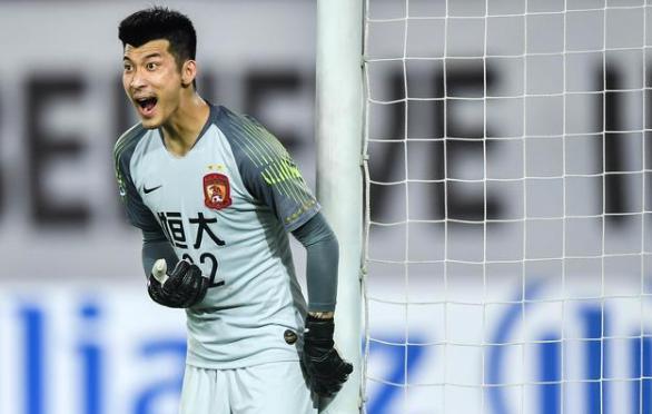 恒大新门神什么时候进国足,曾诚布冯附体恒大门神