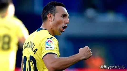 35岁落叶归根，却还扮演着潜水艇上的指挥官