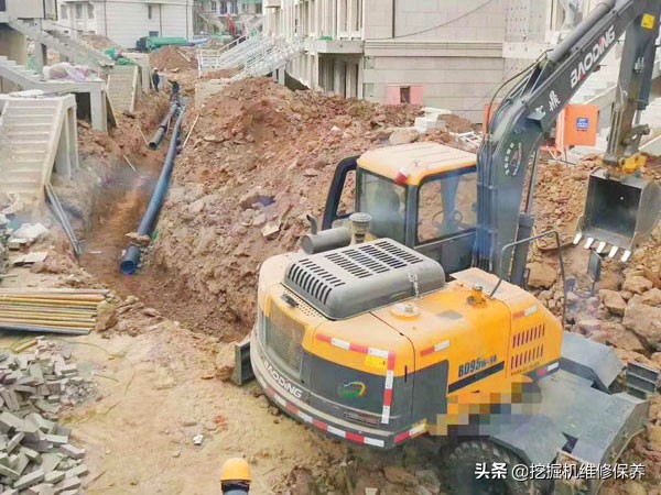 挖掘机走下坡路,轮式挖掘机发展趋势