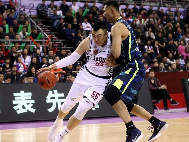 易建联三打三深圳站,易建联进攻和防守大战