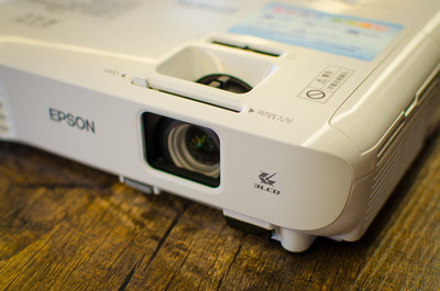 爱普生cb-x05投影仪怎么连接wifi,爱普生cb-x06e投影仪评测