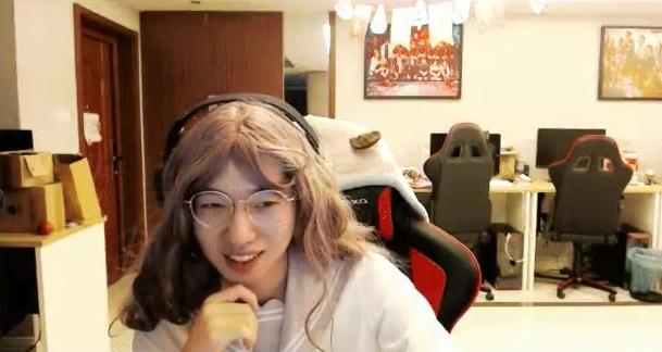 余霜谈管泽元落泪,余霜被管泽元喷