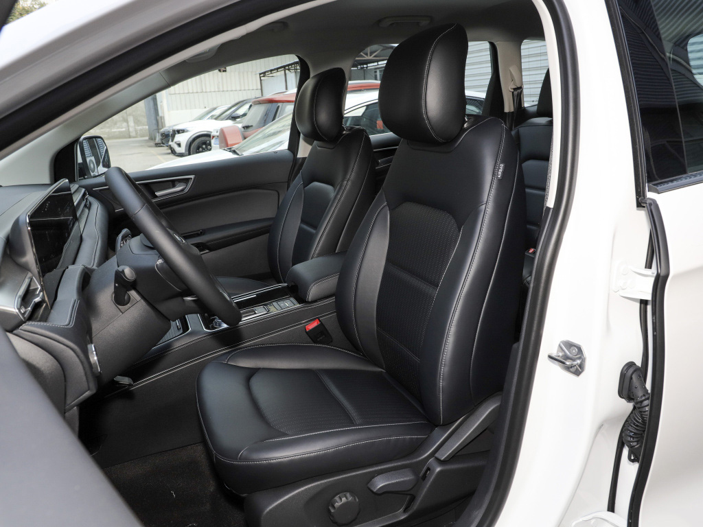 沃尔沃xc60和福特锐界plus哪个好,福特锐界plus2021和昂科威plus