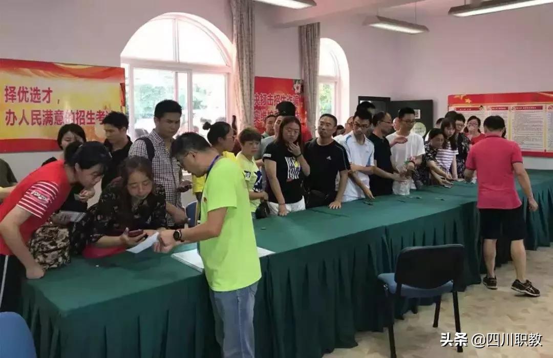 录取期间，四川省教育考试院的电话打“爆”了