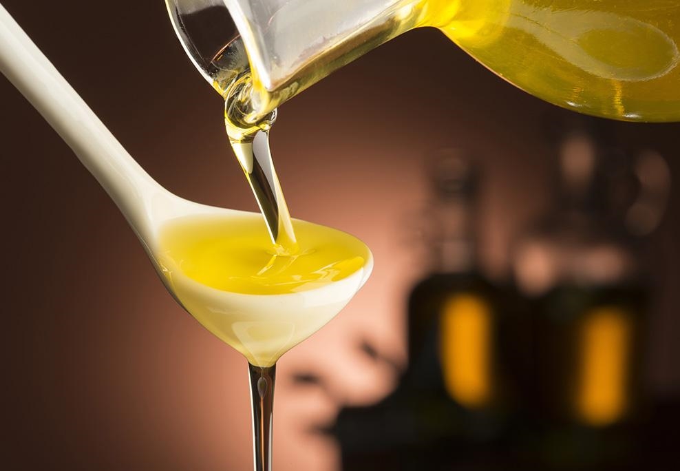 厨房有油的水怎么处理,厨房里的油怎么清除