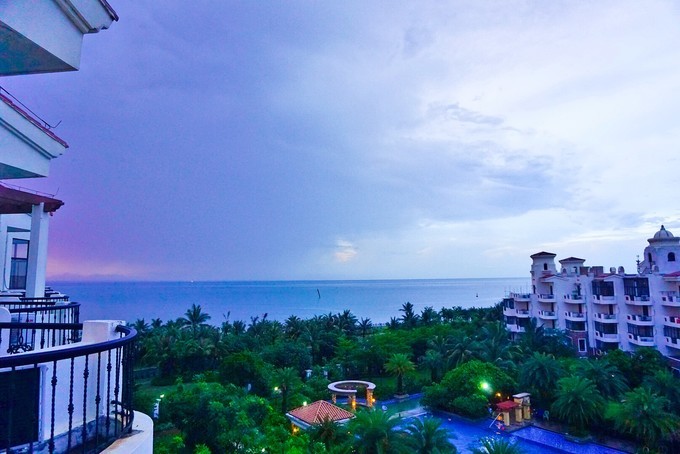 抛开所有的烦恼，奔向快乐无限的海口