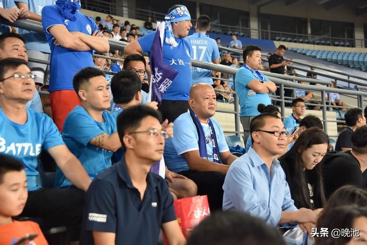 大连人对阵北京国安精彩回放,大连一方山东鲁能球迷助威