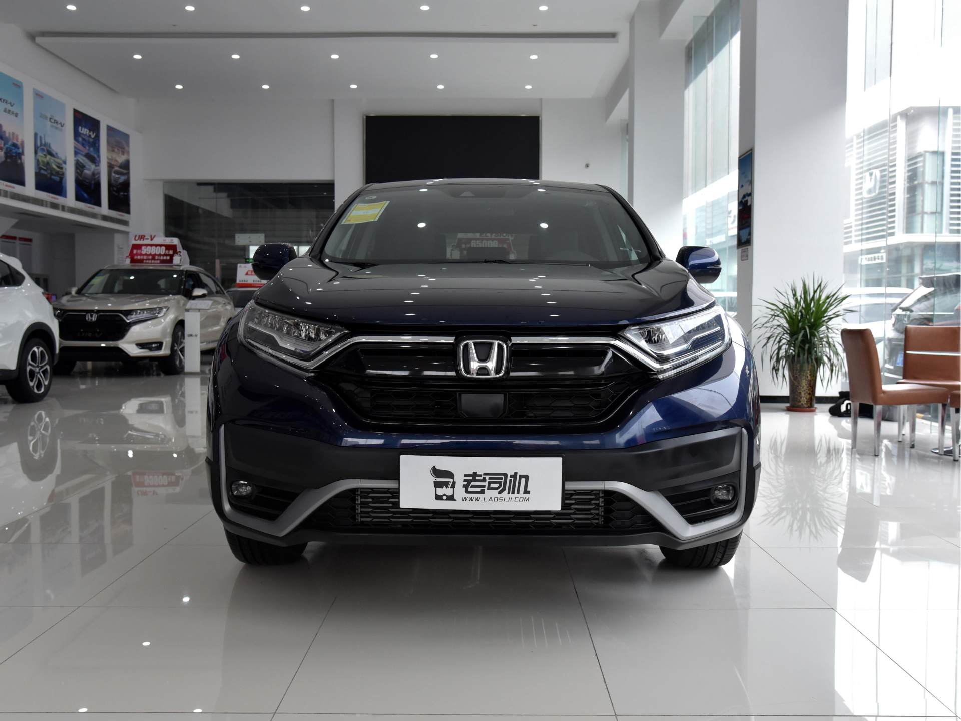 6.4L油耗日系SUV销冠，大空间高配置车又耐用，实拍本田CR-V