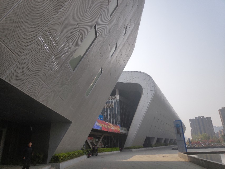 徐州体育中心有哪些,徐州鸟巢能容纳多少人