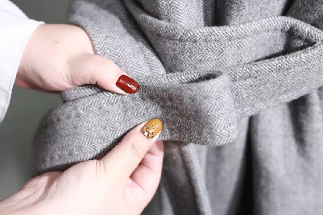 风衣后面的腰带怎么系才好看,风衣后面的腰带怎么系韩版
