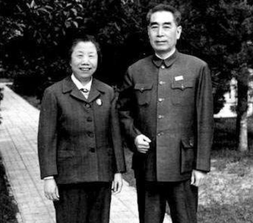 建国后,妇科医生劝*颖超邓**生娃,*颖超邓**思索后,为何说算了吧?