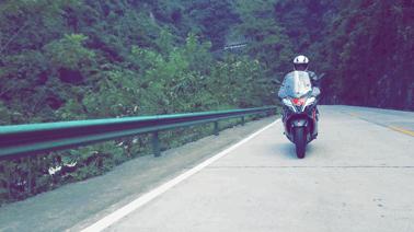 这是一辆让人爱恨交加的大踏板,阿普利亚SRMAX300综合测评-下