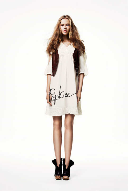 女生怎样穿衣服算保守,女生怎么穿衣服才好看