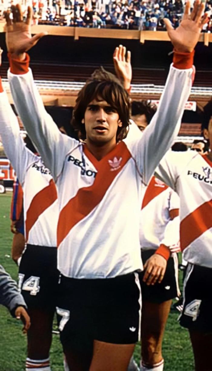 足球岁月记忆完整视频,足球记忆青春