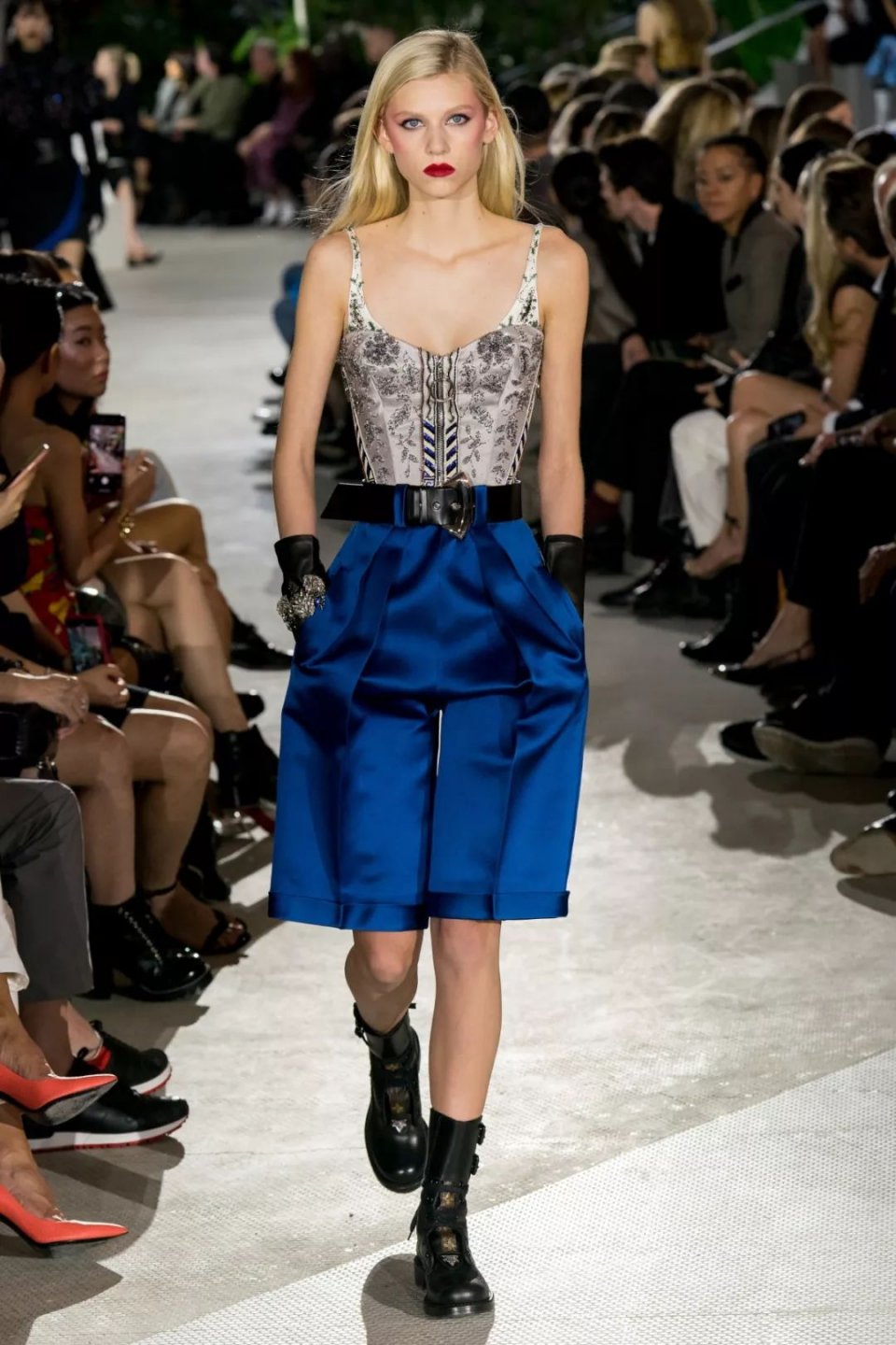 lv奢侈品值得入手吗 (lv的奢侈品值得买吗)