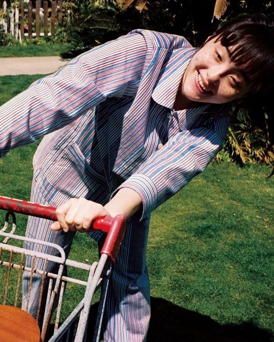 即使不出门也要穿出睡衣的别致,穿睡衣成了一种时尚