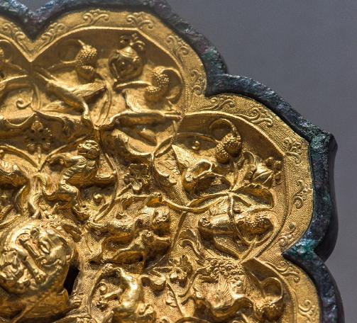 你见过铜镜里的LV吗？深藏古墓的盛唐宝镜，连皇帝送礼都爱选它