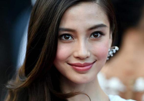 长期化妆和长期素颜哪个对皮肤好,经常化妆和长期素颜的女生