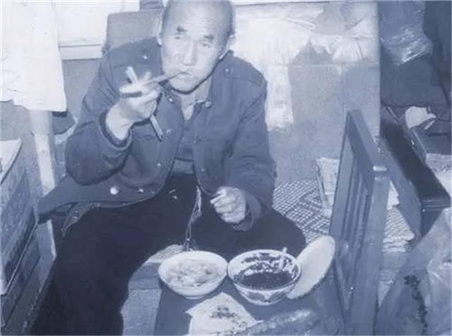 88岁白方礼：我老了，三轮车蹬不动了，这是给孩子们的最后一笔钱