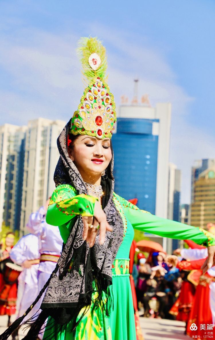 洛阳牡丹广场：*疆新**舞大联欢