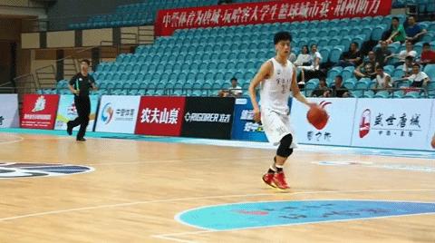 曾和黎伊扬对飙！1米93控卫！又帅又能打！独砍33分打爆浙大