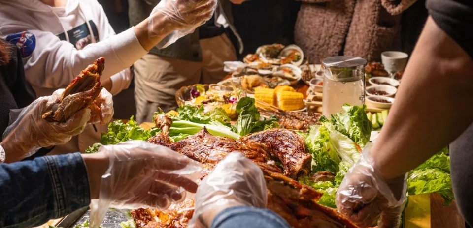 木屋烧烤烤全羊价格表,木屋全羊烧烤