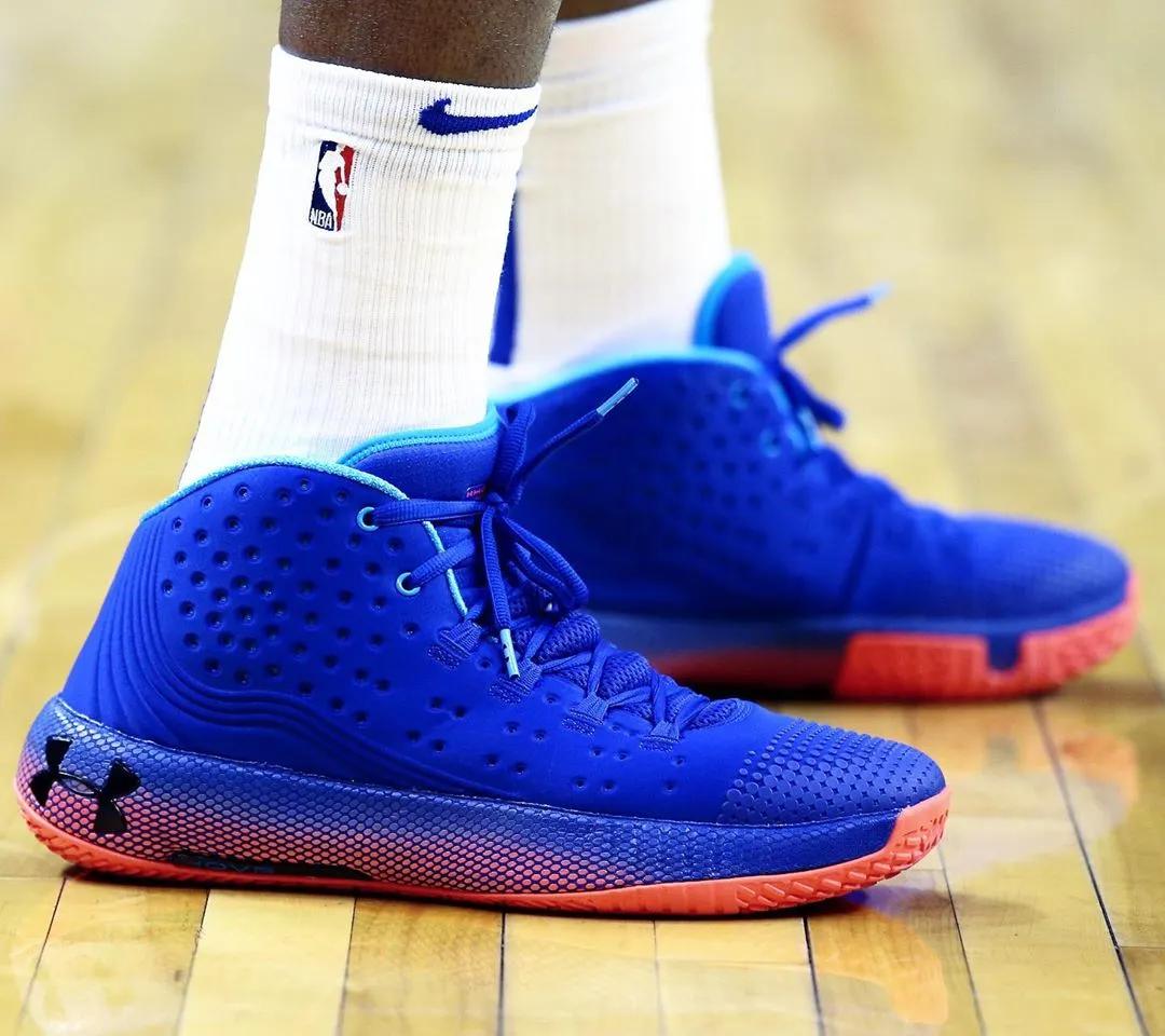NBA球员上脚：76人队的球鞋，恩比德穿紫金配色战靴