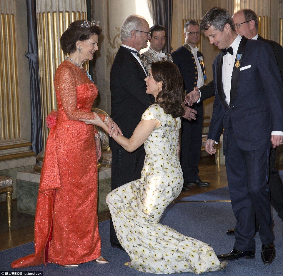 王妃超会穿II玛丽王妃*服私**与公务着装对比，穿衣搭配如变形记