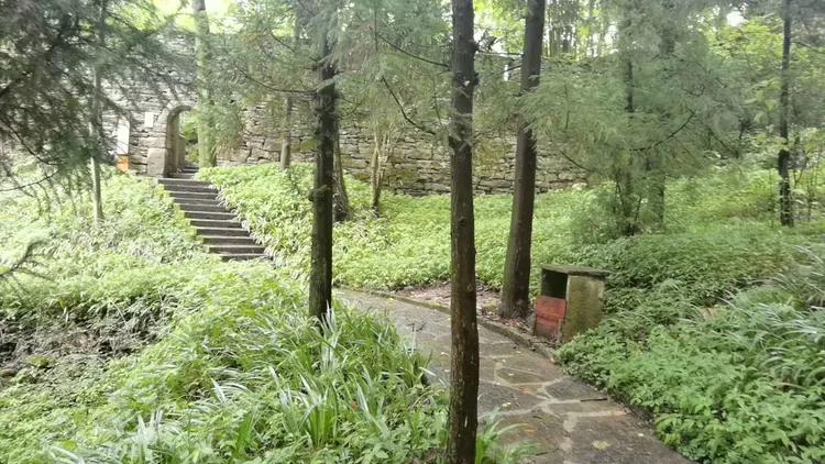 黔南第一山在什么地方,黔南第一山在哪里