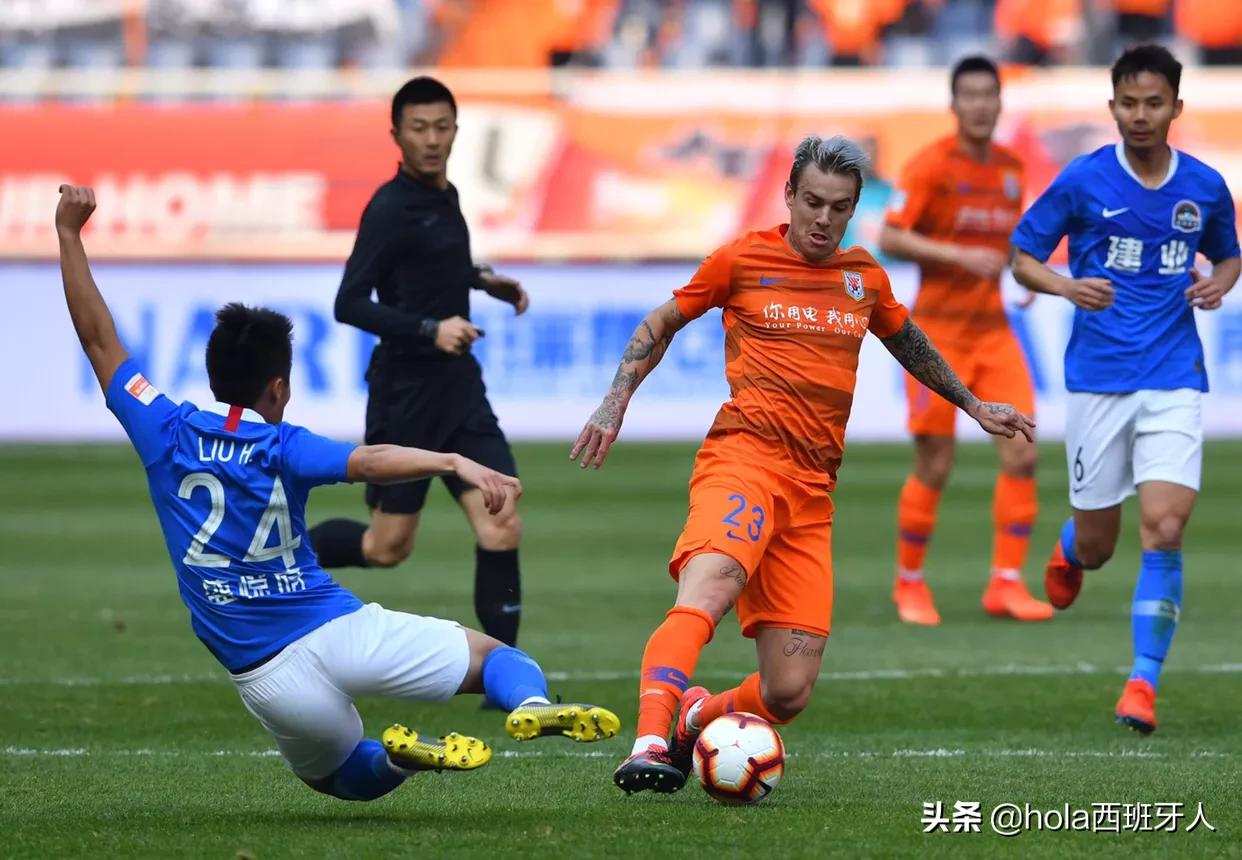 在足球场上怎样解决小便,足球场上的事