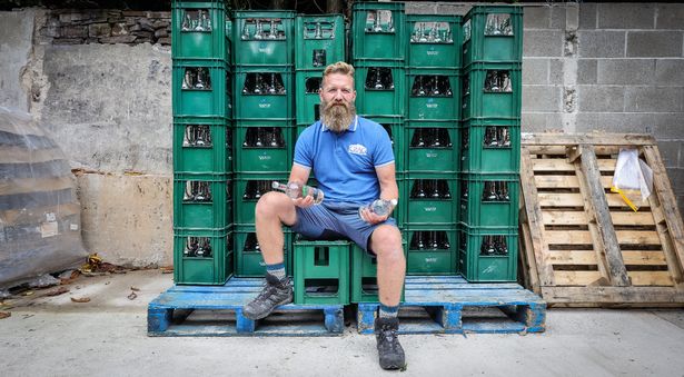 英国男子买房后发现地底下的秘密,英国男子买下怪异老房子